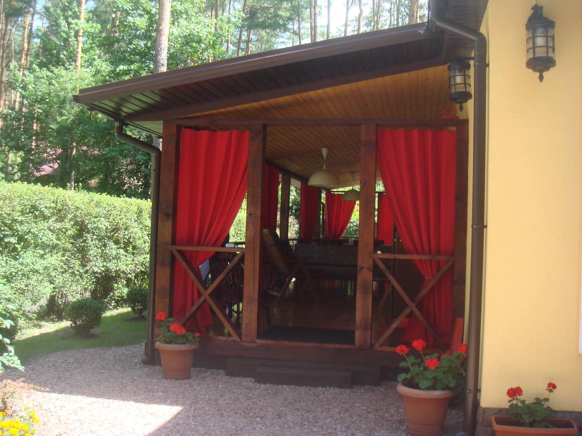 Gasthaus Domik V Lesy Lyutezh Exterior foto