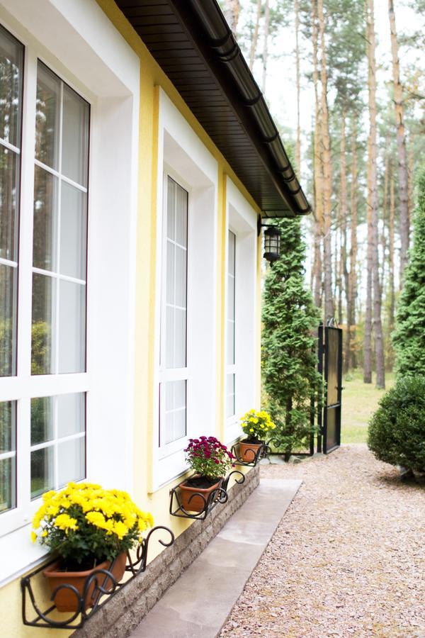 Gasthaus Domik V Lesy Lyutezh Exterior foto